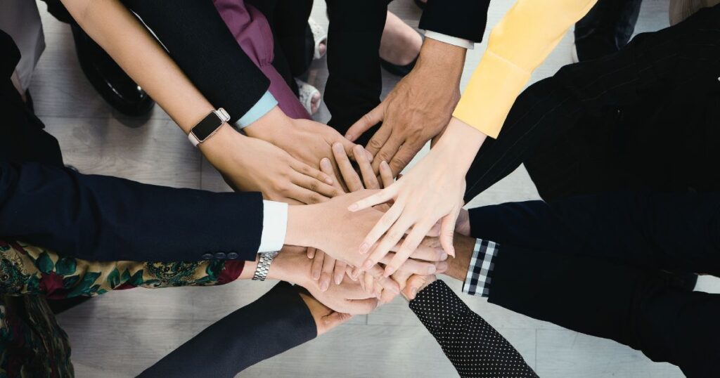 La Colaboración entre centros formativos es indispensable para el crecimiento local y orgánico de los centros y academias, te contamos cómo colaborar entre centros para que tu experiencia con el aula virtual nabbü sea la mejor.