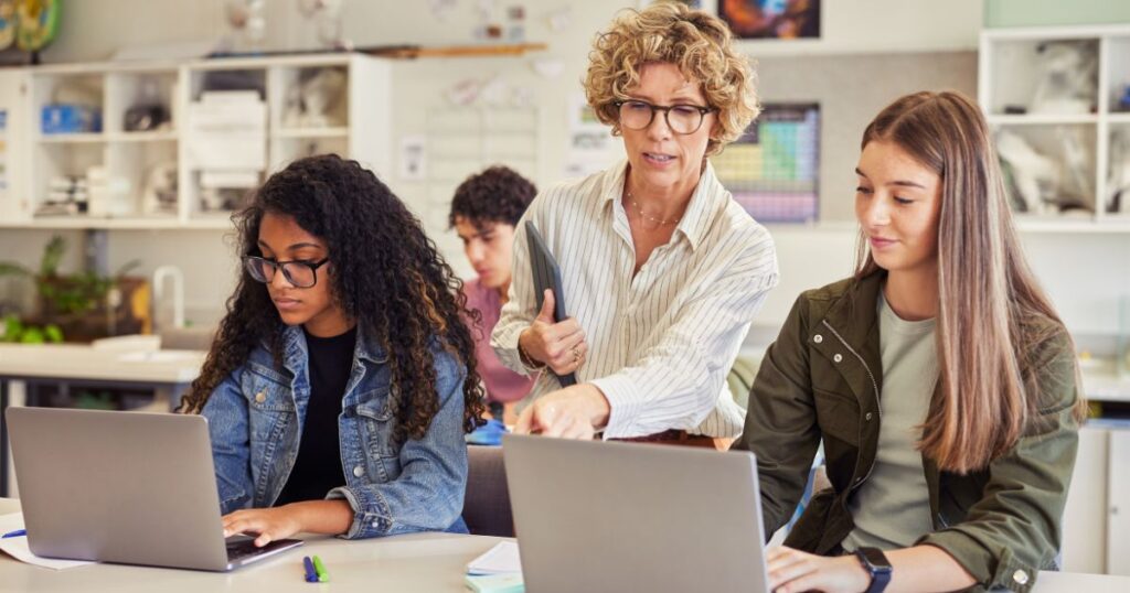 Si el aula virtual nabbü sabe una cosa concreta es que la figura del profesor inspira, por eso ayudamos a las academias a que refuercen su imagen como docente.