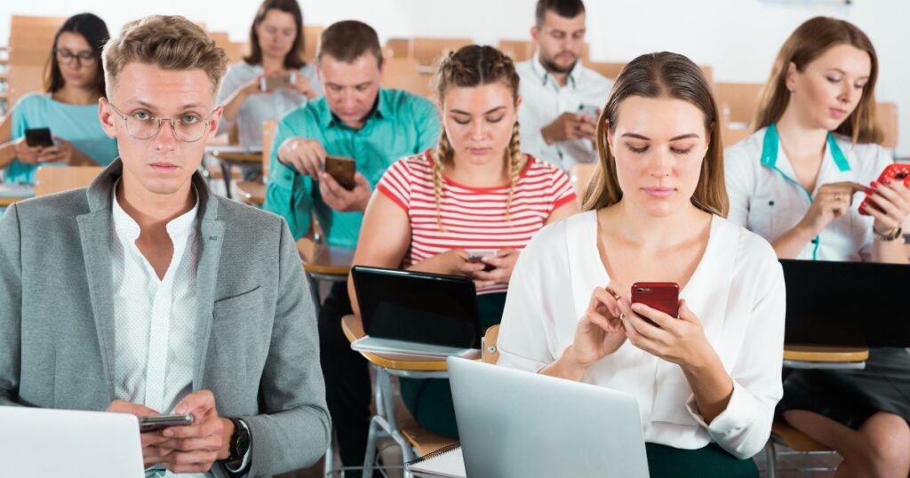 La educación cada vez está más digitalizada y el siglo XXI ha supuesto el cambio. Hoy, en el blog del aula virtual nabbü te contamos cómo nos hemos adaptado y qué pasos seguiremos de ahora en adelante.