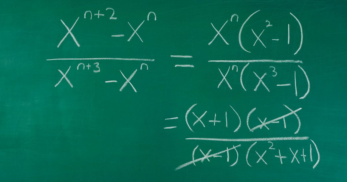 Fundamentos de Álgebra Lineal aplicados a la administración, economía y negocios. Aprende sobre matrices, vectores y sistemas de ecuaciones para resolver problemas cuantitativos en el ámbito empresarial y económico.